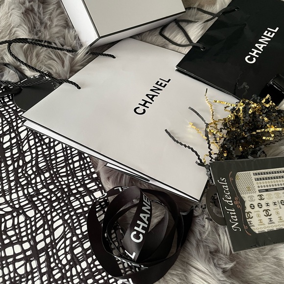 ✨Chanel Lotion and Extras (all shown) ✨ - Picture 5 of 11